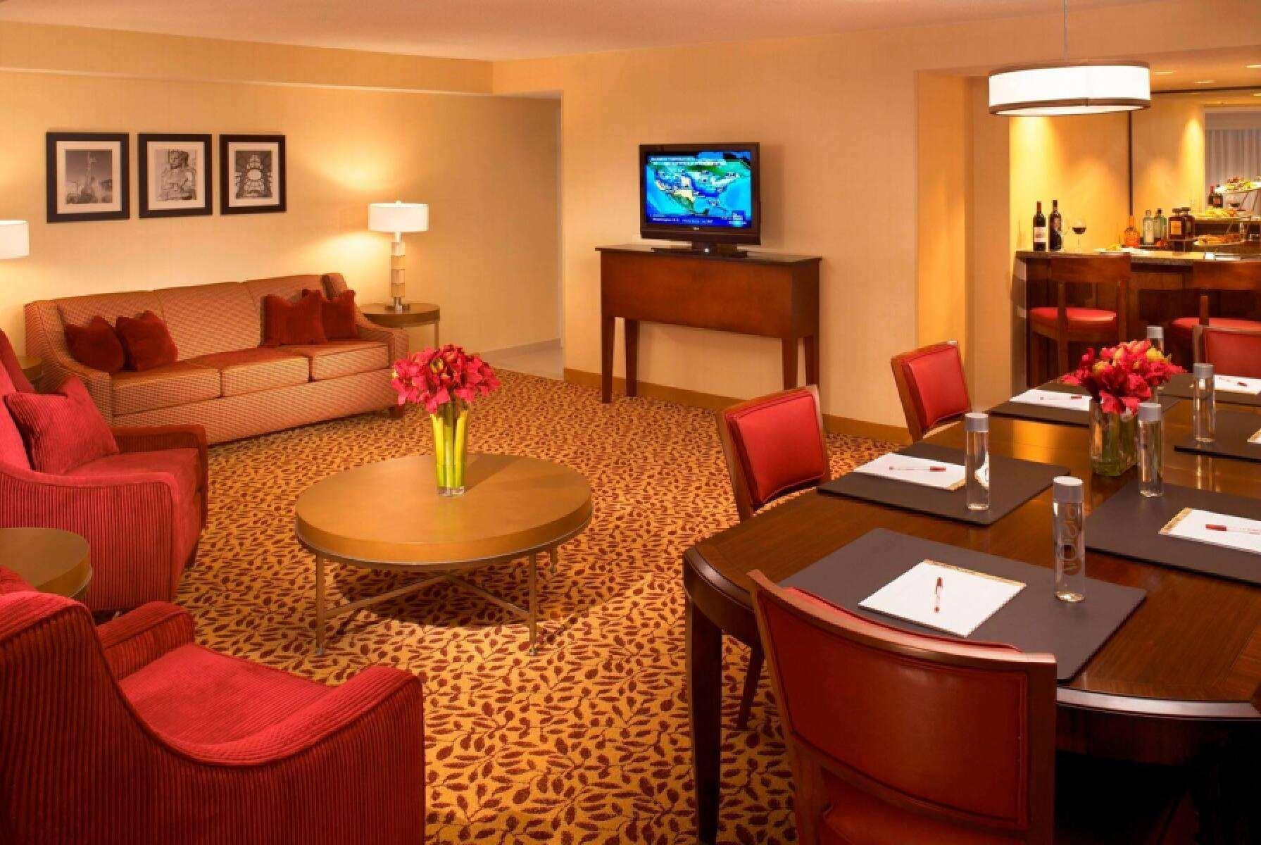 Hotel Wyndham Cleveland Airport Esterno foto